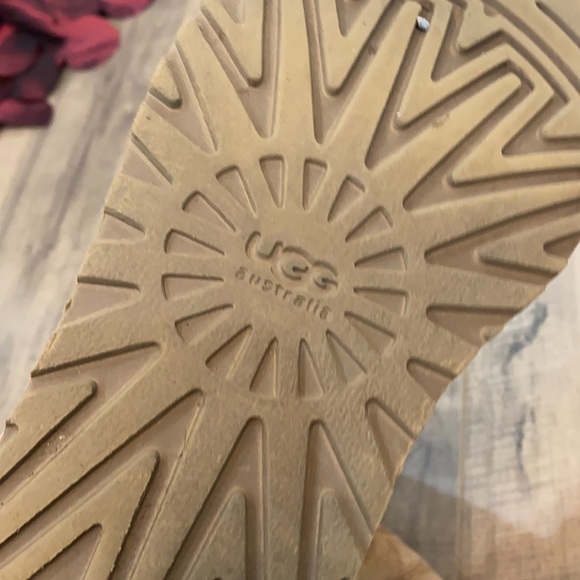 Ugg - Picture 8 of 9